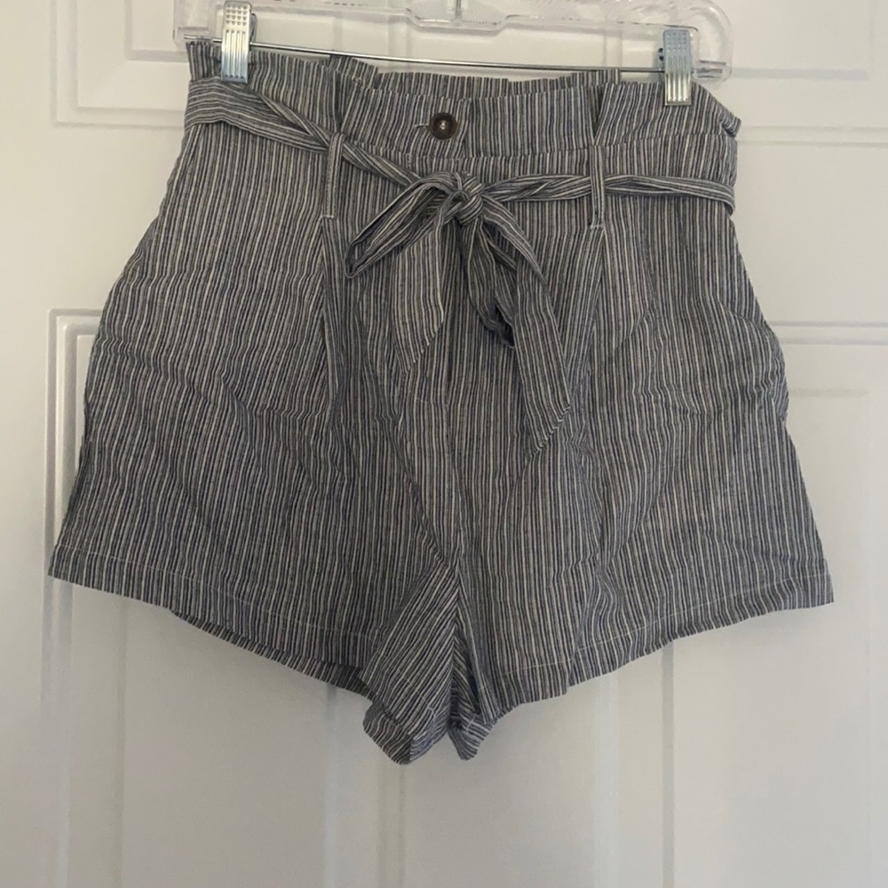 Striped shorts with tie